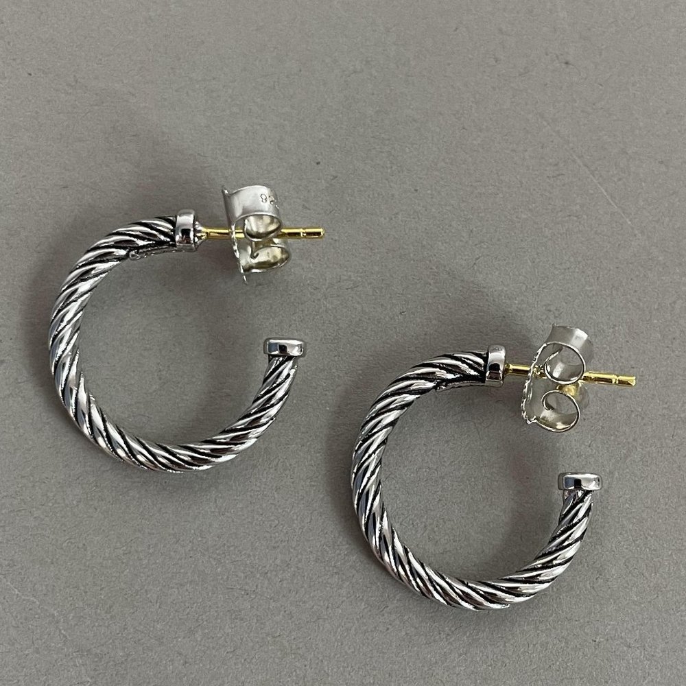 David Yurman Classic Sculpted Cable Hoop Earrings in S 925 Sterling Silver